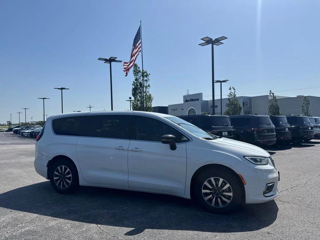 chrysler pacifica phev 2024 2C4RC1S78RR153436 image chrysler pacifica phev 2024 2C4RC1S78RR153436 image